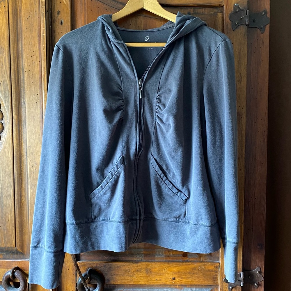 Grey New York & Company hoodie, size large 🌺